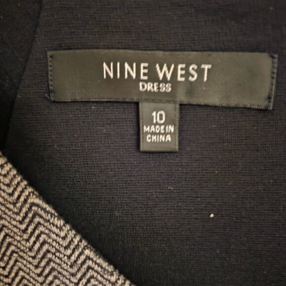 Dress - Picture 4 of 5